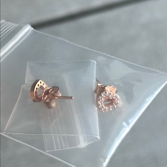 AUTHENTIC PANDORA rose gold rhinestone heart stud earrings NEW - Picture 1 of 1